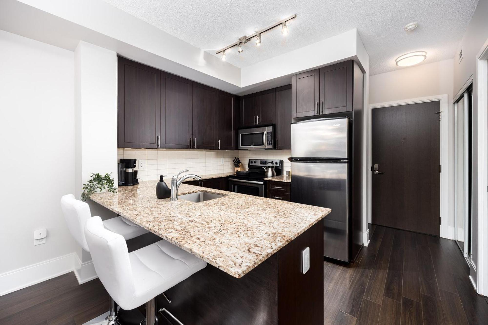 Dwtn Condo Near Cn Tower! W/ Free Parking تورونتو المظهر الخارجي الصورة